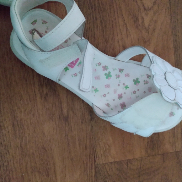 3/$15 Girls white sandals - Picture 5 of 6